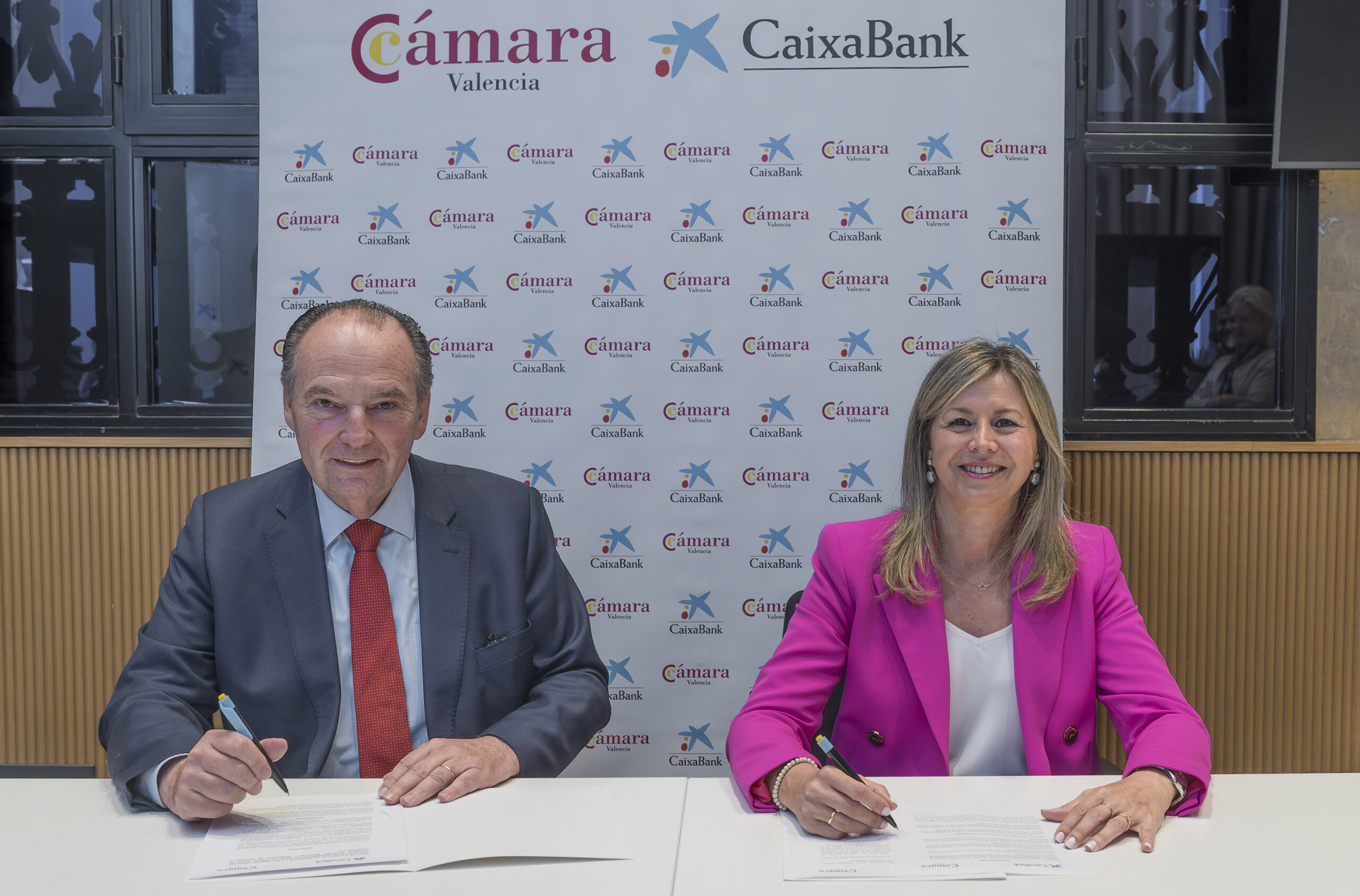 MicroBank y la Cámara de Comercio de Valencia firman un convenio de colaboración para incentivar el autoempleo y la actividad emprendedora