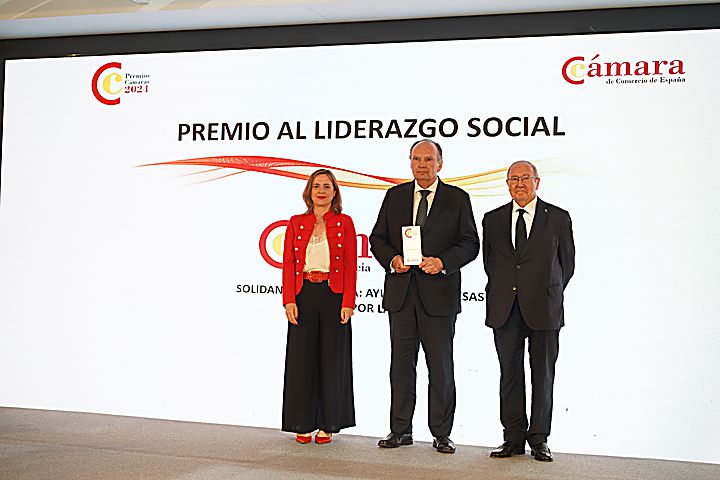 Cámara Valencia, reconocida con el Premio Cámaras 2024 por su liderazgo social ante la DANA
